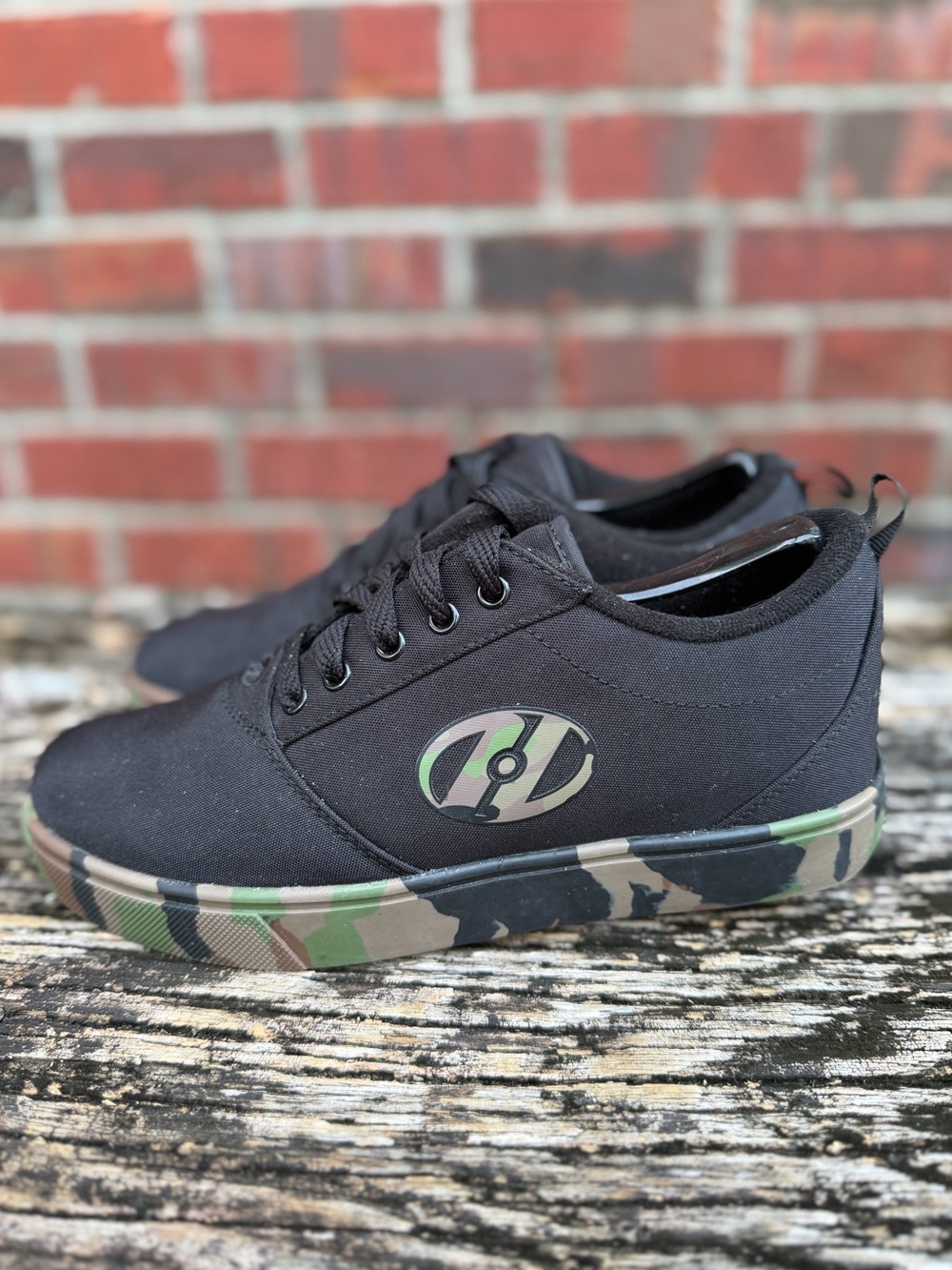 Heelys Men’s Pro 20 Lifestyle Black Canvas w/ Camo Soles Sz 7 Skate Shoes X2 - Picture 2 of 15